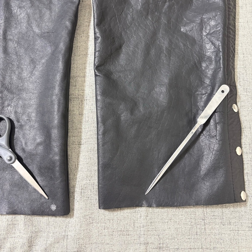 Hot Leathers Men Black Leather Motorcycle Chaps XL Biker Riding Gear Belted Snap - Picture 3 of 8